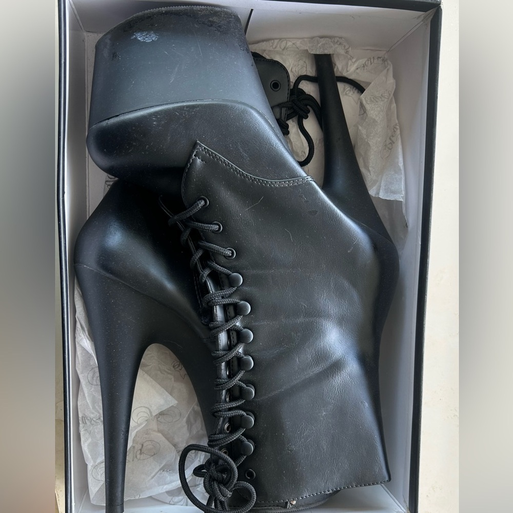 Black Lace-Up Women's Shoes
